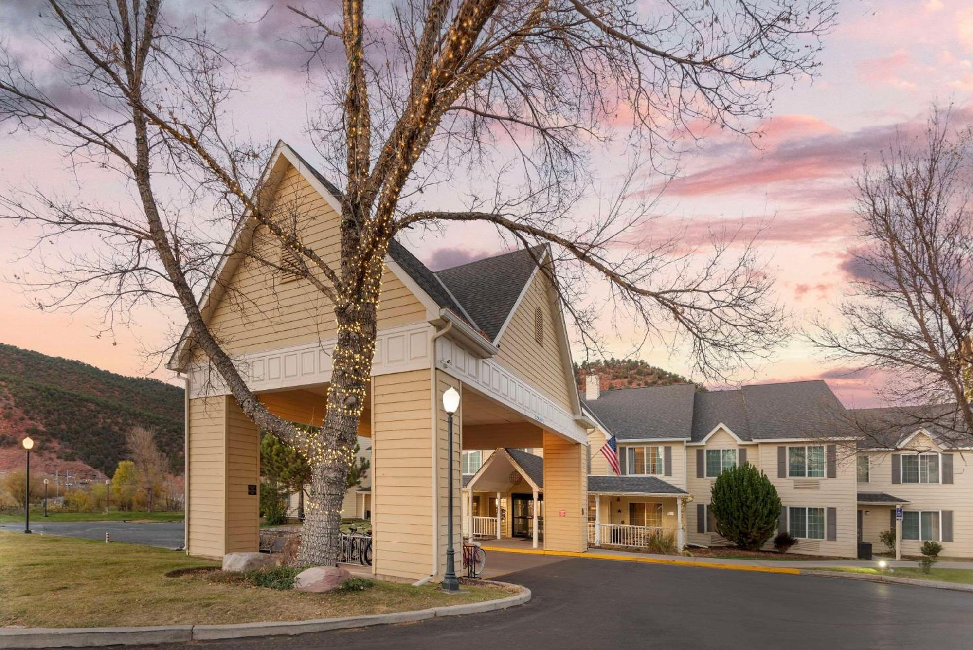 Comfort Inn & Suites Carbondale On The Roaring Fork Bagian luar foto